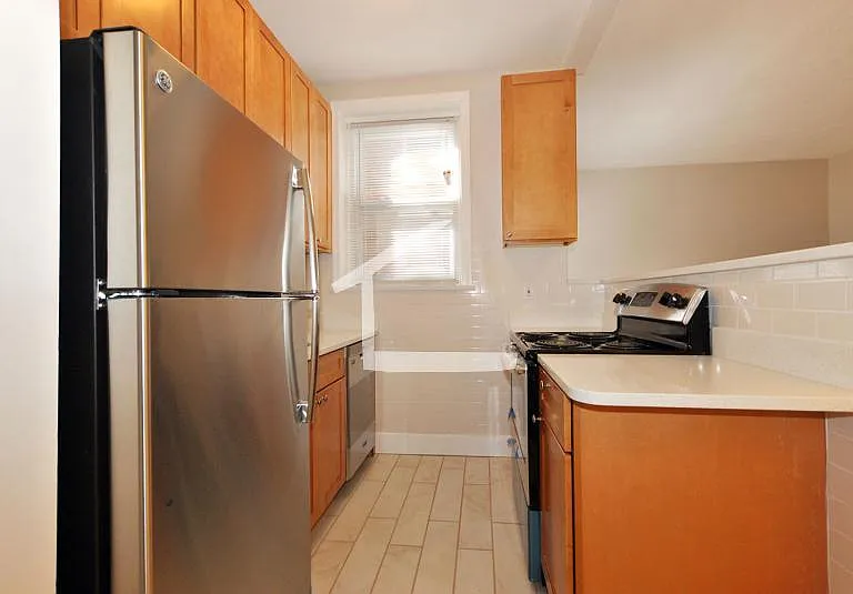 168 Winthrop Rd #4 — Photo 3