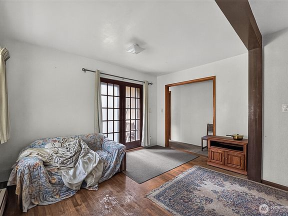 4th image of 3424 26th Avenue NE