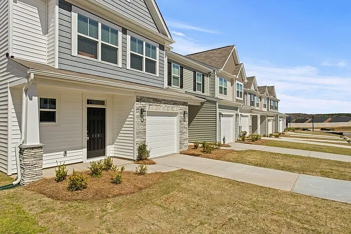 2 bed, 2.5 bath, 1776 sqft, $1,825 — Photo 4