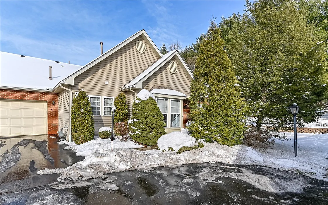 710 Spencer Woods Dr photo 1