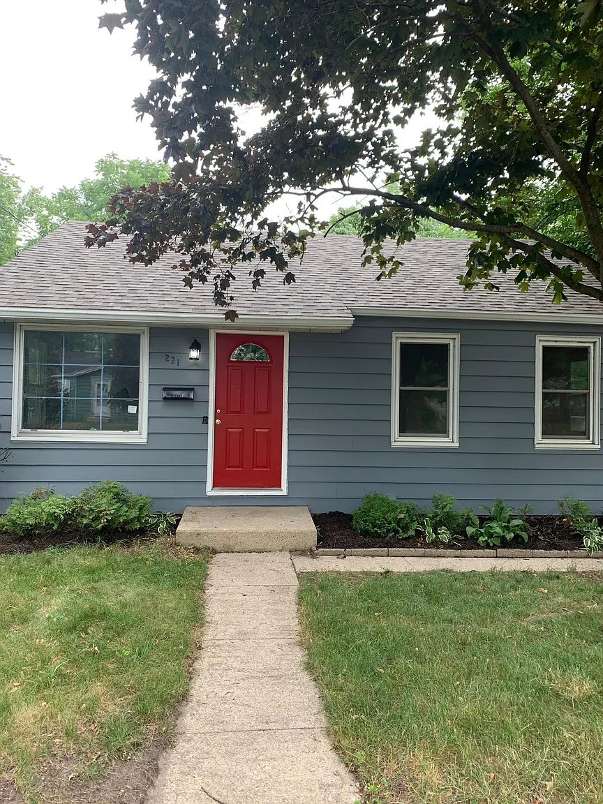 221 Hopkins St photo 1