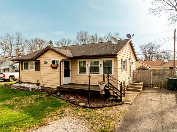 212 N Bittersweet Ln, Muncie, IN 47304