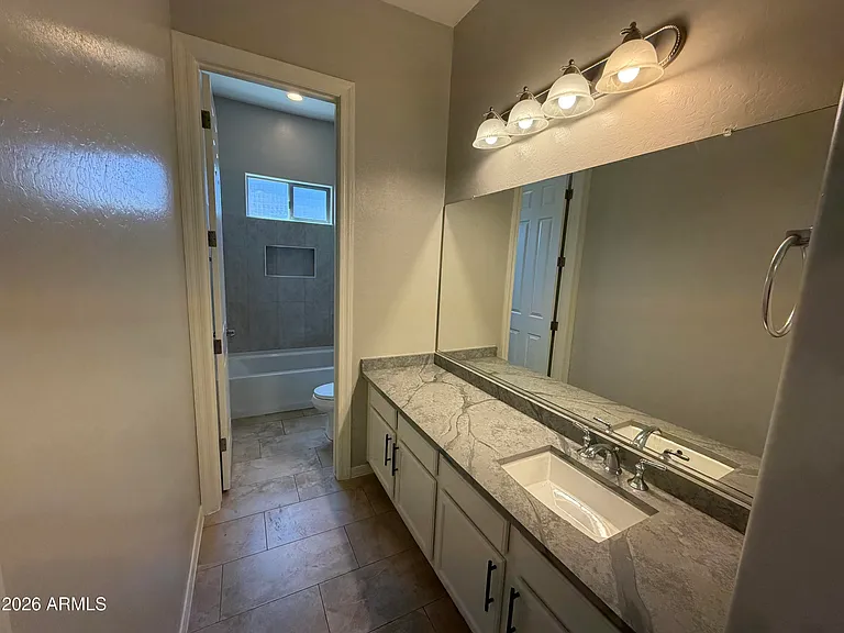 2417 E Iris Dr — Photo 31