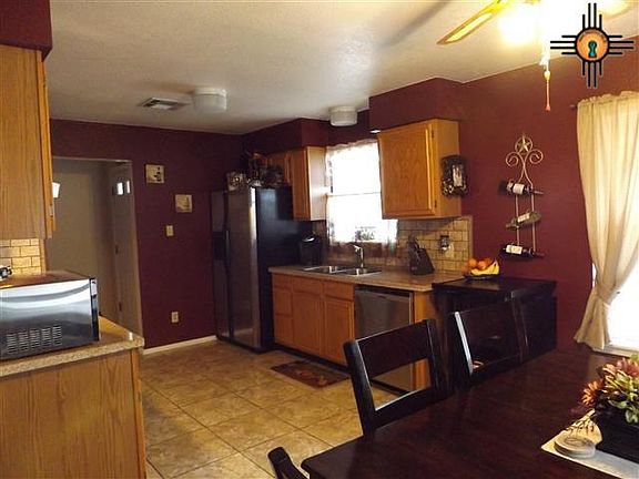 3rd image of 800 Yucca St