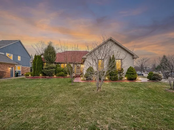 47310 Beacon Square Dr, Macomb, MI 48044