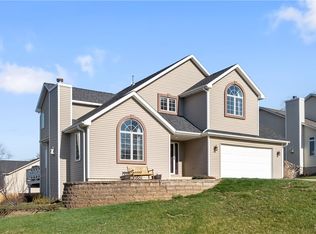 965 202nd Ave, Pella, IA