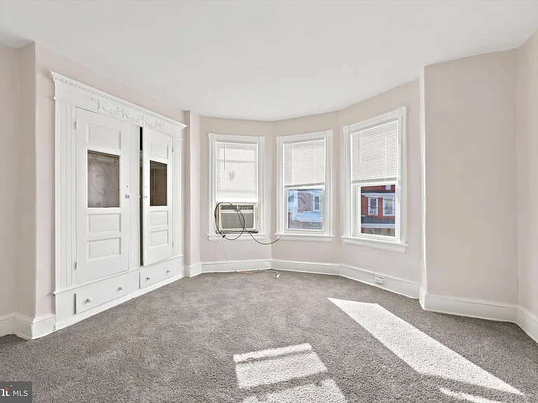 529 N Clayton St — Photo 9