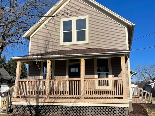 1519 W Locust St, Bloomington, IL 61701