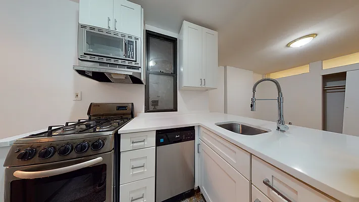 Rented by Bond New York | media 6