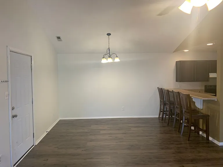 1820-6 Tryon Dr — Photo 2