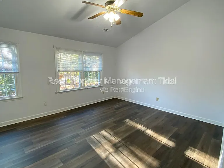 610 Guy Ln — Photo 23