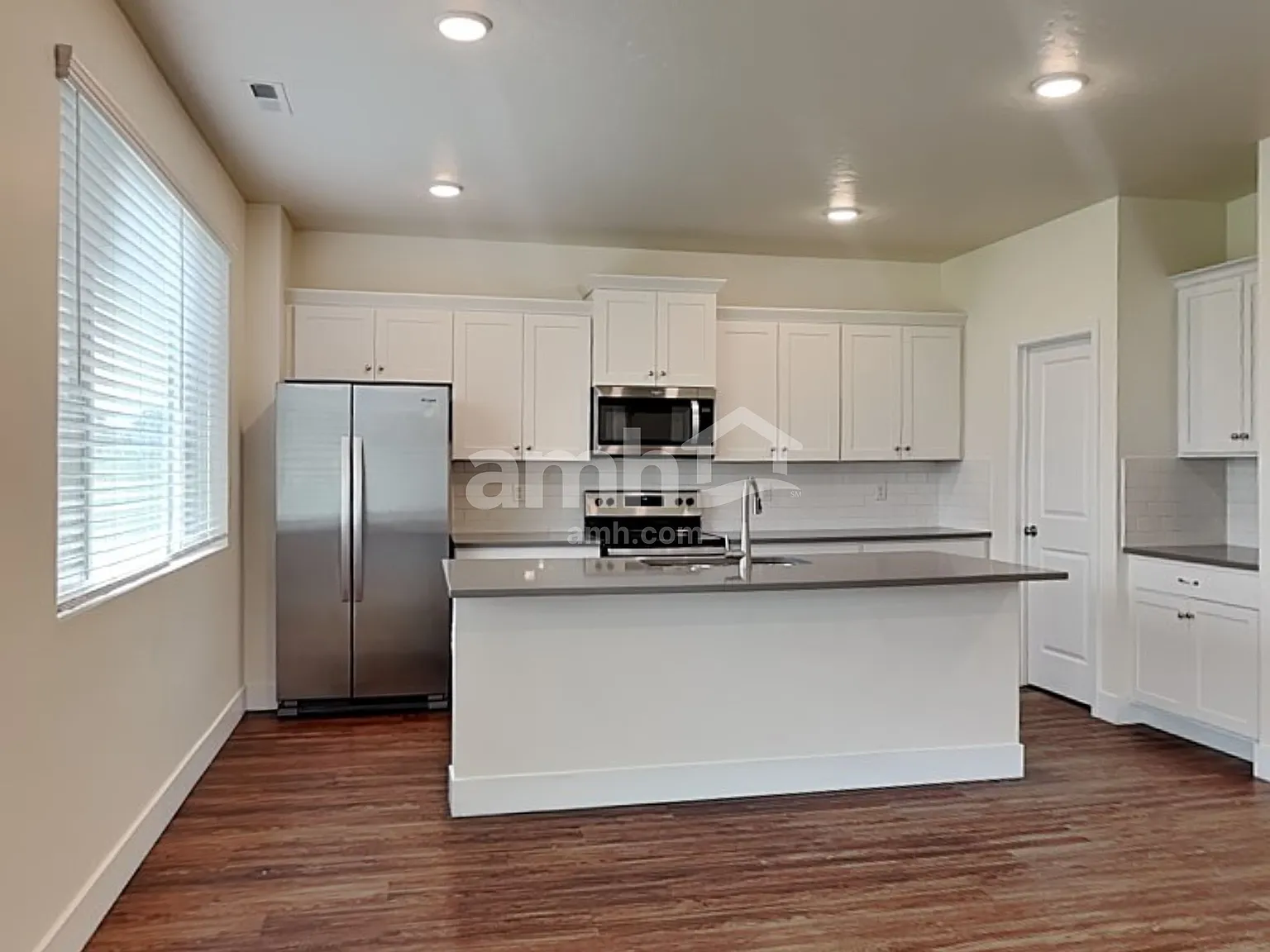 5 bed, 3.0 bath, 2455 sqft, $3,025 — Photo 4