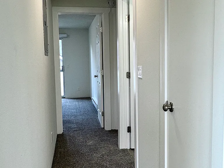 2405 Howard Ave #4 — Photo 9