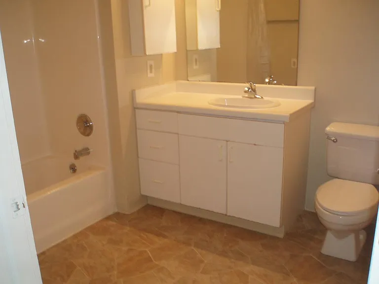 413 6th Ave #201 — Photo 12