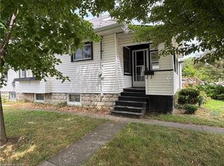 9 Grantham Ave S, Saint Catharines, ON L2P 3B3