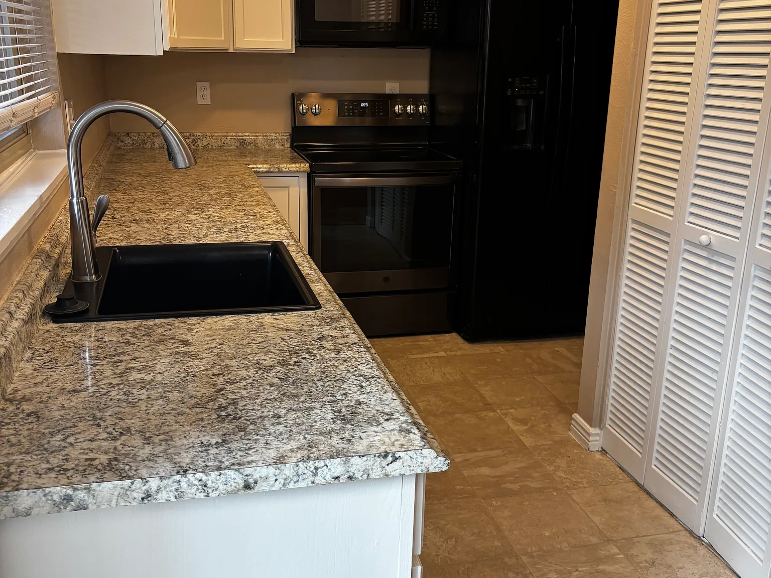 3 bed, 1400 sqft, $2,625 — Photo 4