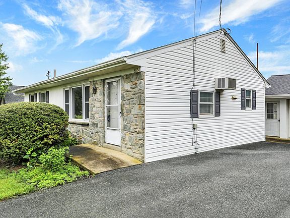 4th image of 3854 Oak Ln