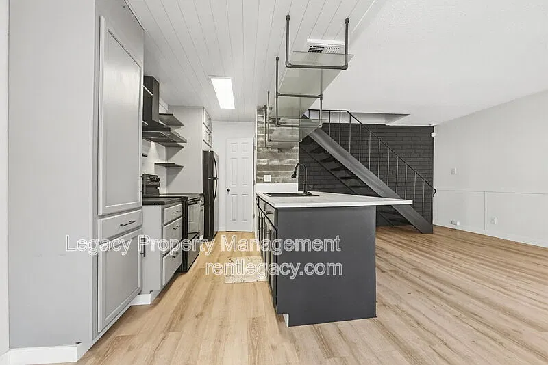 2 bed, 1.0 bath, 840 sqft, $1,695 — Photo 4