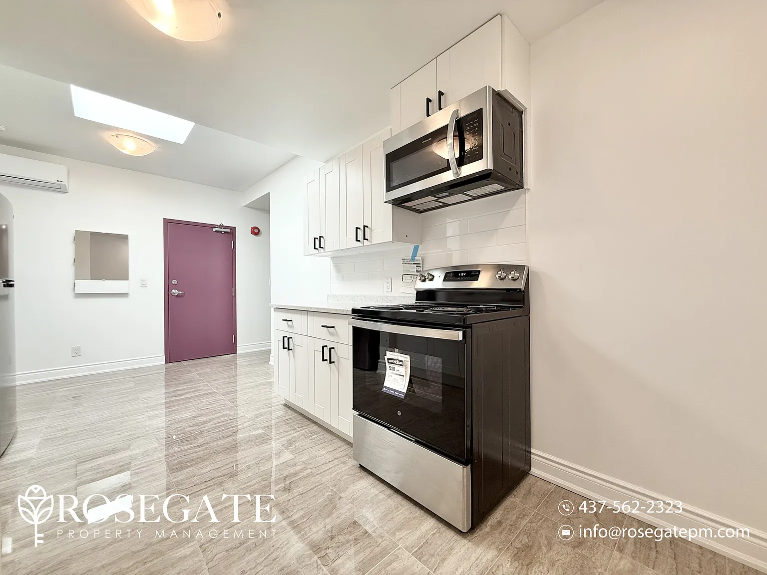 2820 Danforth Avenue Toronto — Photo 2