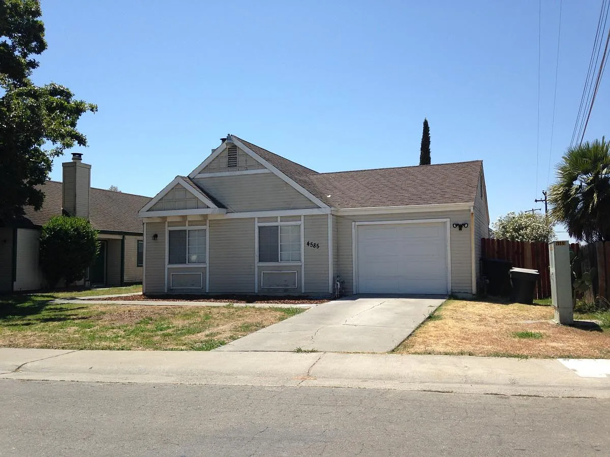 4585 Underwood Way photo 1