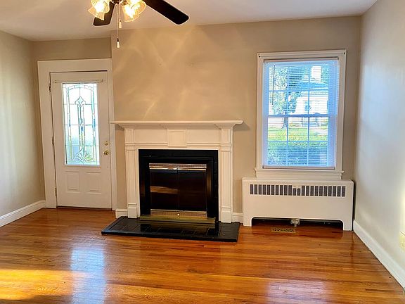 3rd image of 914 Gates St