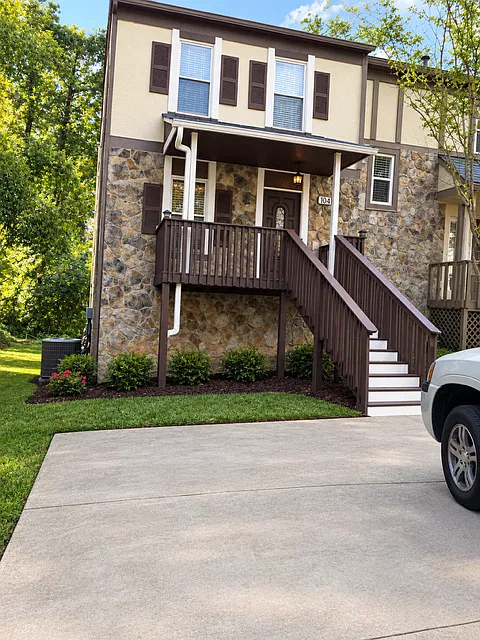 2 bed, 1200 sqft, $2,100 — Photo 1