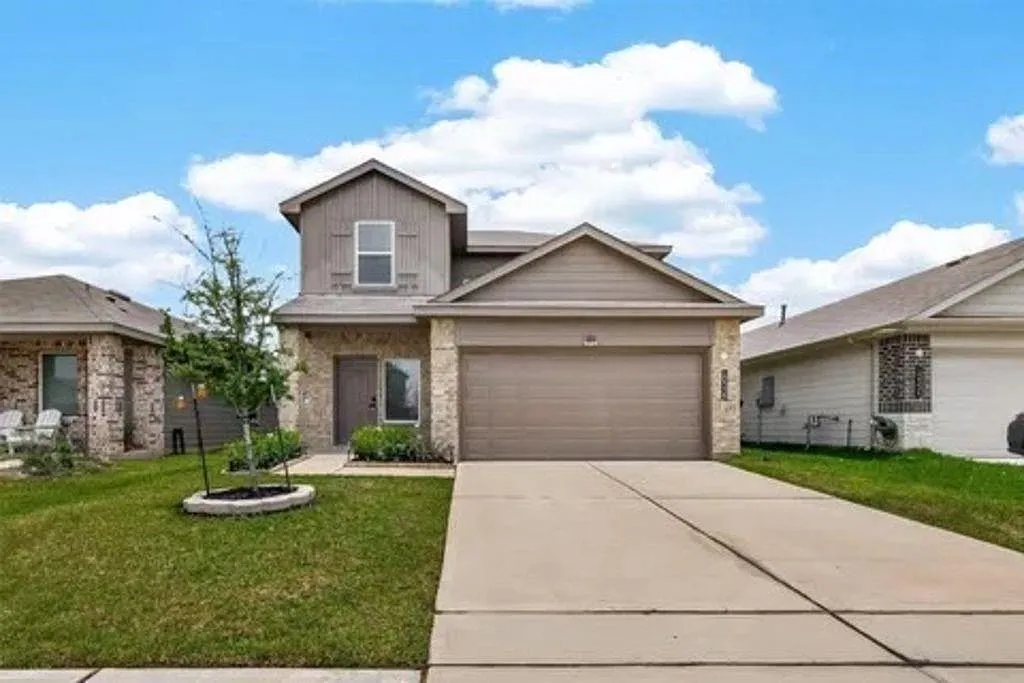 4 bed, 2.5 bath, 2280 sqft, $2,300 — Photo 2