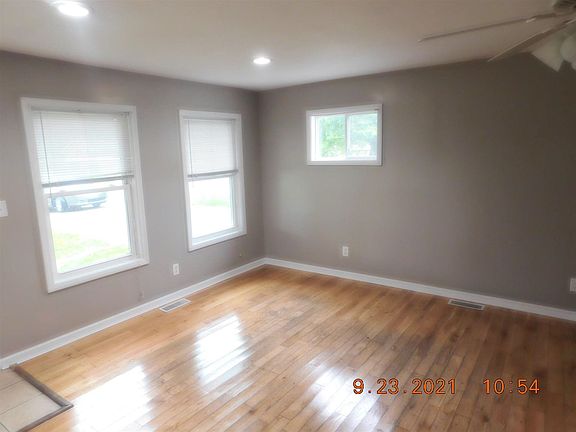 4th image of 204 N McKenzie St