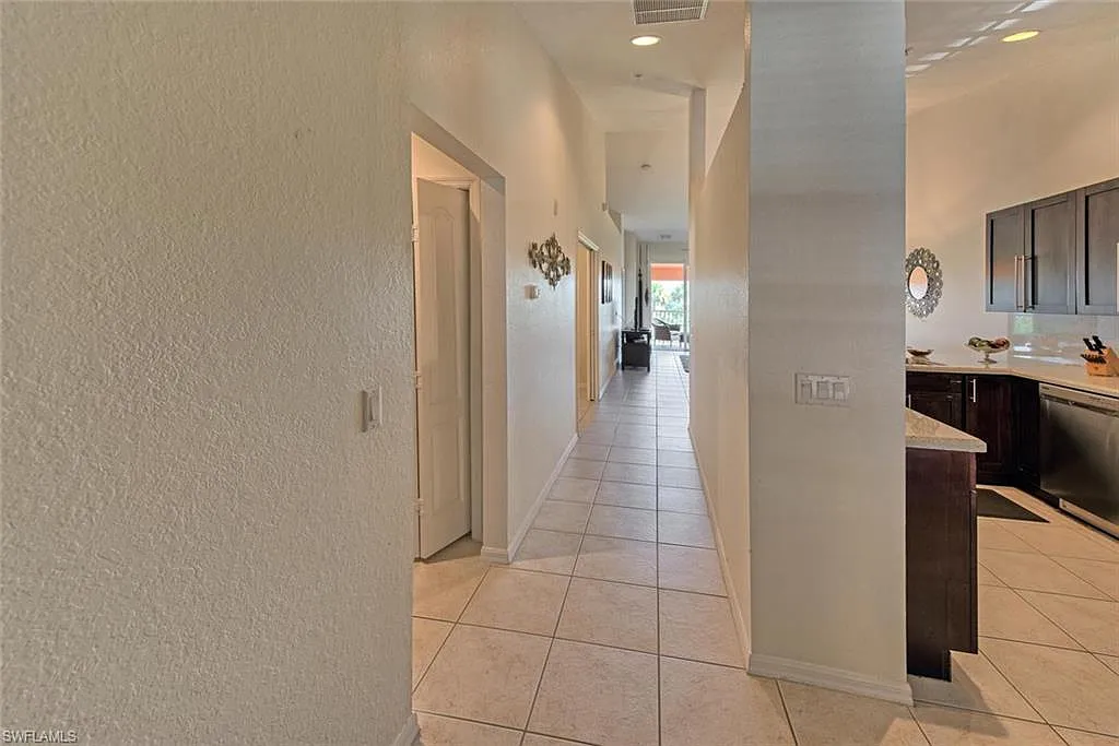 2 bed, 2.0 bath, 1192 sqft, $4,000 — Photo 3