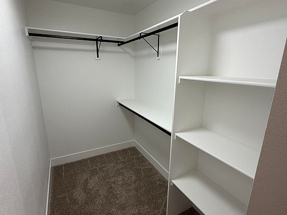 5th image of 602 NE Kerns Dr