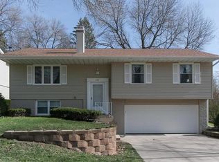 166 Chatham Rd NE, Cedar Rapids, IA 52402