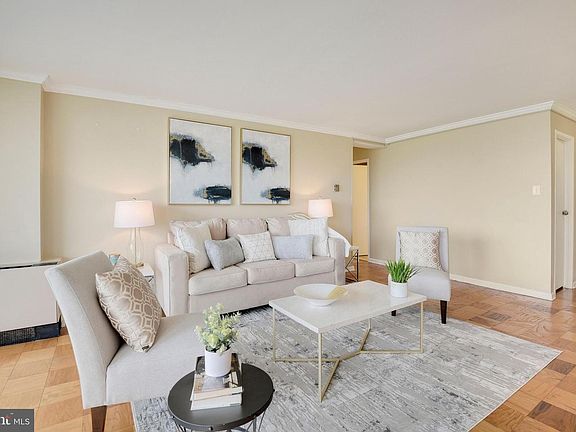 3rd image of 10201 Grosvenor Pl APT 1421