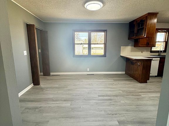 4th image of 2030 Forest St