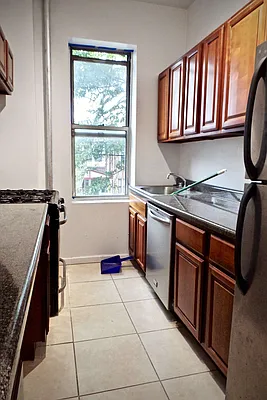 Rented by Albert Attias, LREB | media 10