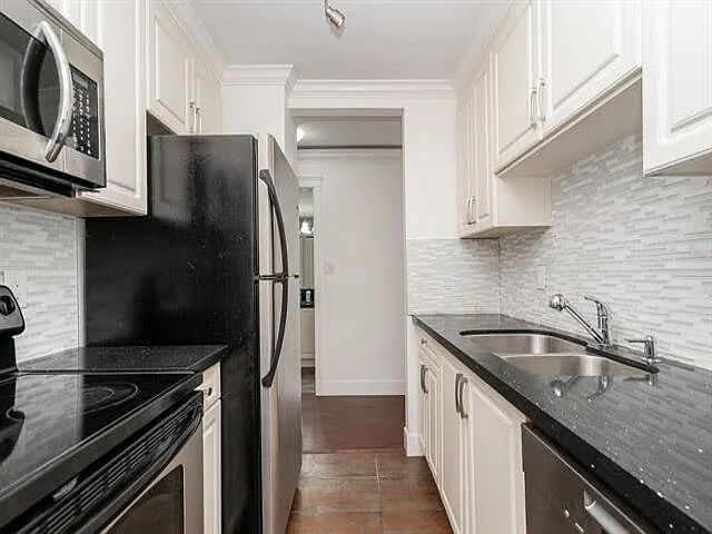 1850 Southmere Cres E #8 — Photo 6