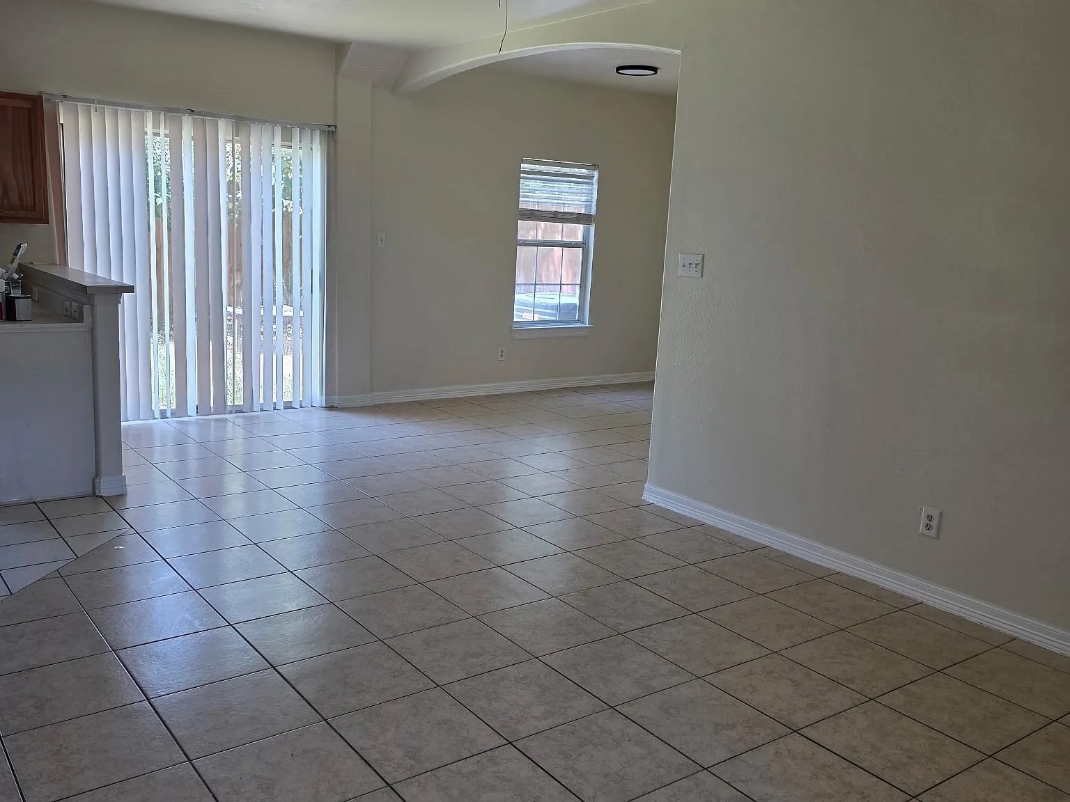 3 bed, 2.5 bath, 1382 sqft, $1,600 — Photo 4