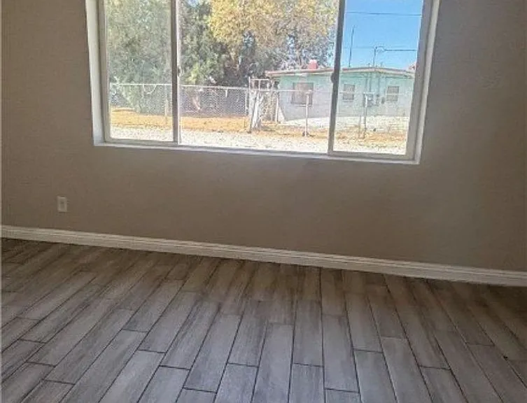 718 W Wilson Ave — Photo 11