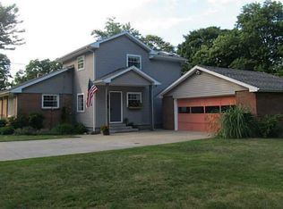 8214 E Lake Rd, Erie, PA 16511