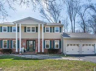 46 Pondview Rd, Morris Plains, NJ 07950