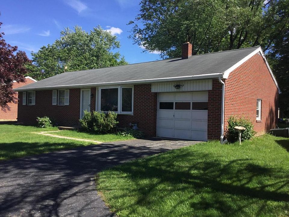 2nd image of 58 Hampton Ln