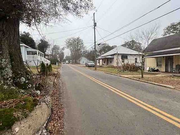 4th image of 184 Poplar St