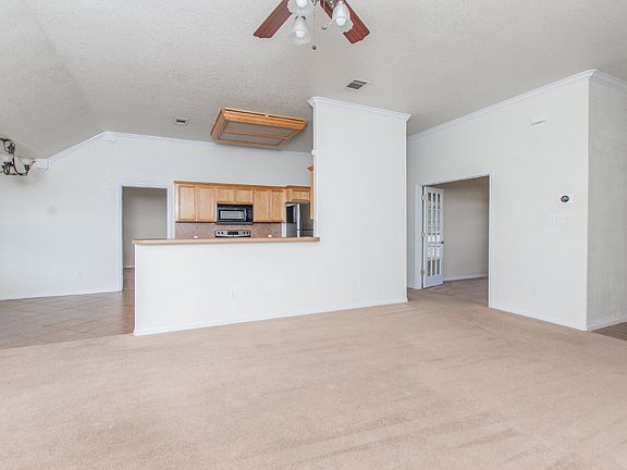 3rd image of 3810 Oakridge Blvd