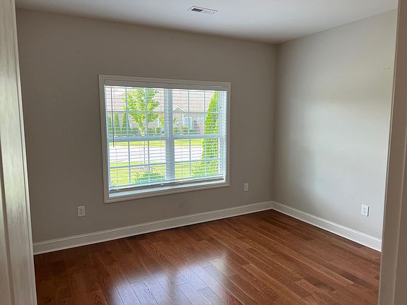 5th image of 52 Moore Farm Cir NW