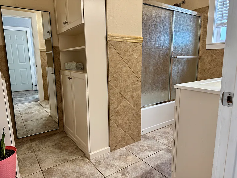 1110 East Ave — Photo 21