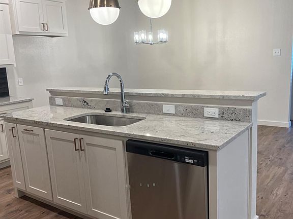 2nd image of 10912 Aberdeen Ave