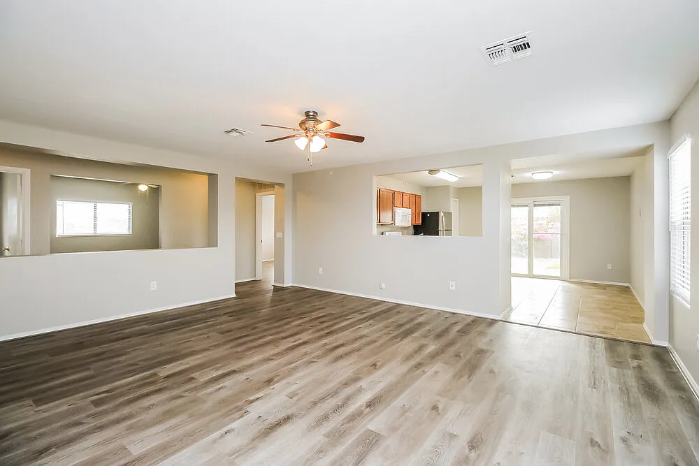 3 bed, 2.0 bath, 1509 sqft, $2,140 — Photo 4