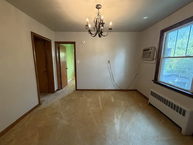 433 Allenford St — Photo 6
