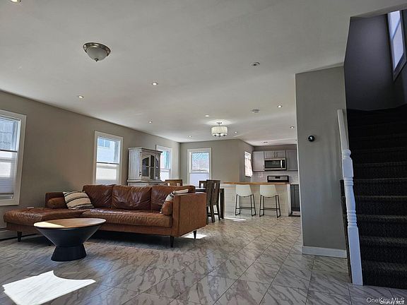 5th image of 146 Kingston Blvd