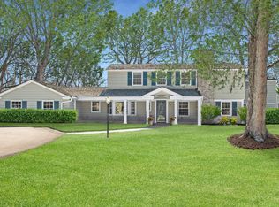 1405 E Bywater Ln, Fox Pt, WI 53217