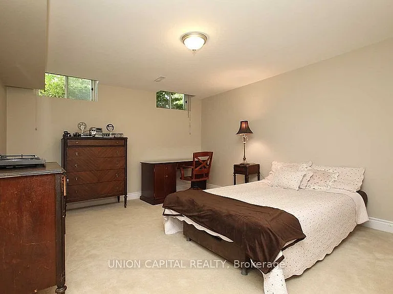 75 Langtry Pl — Photo 26